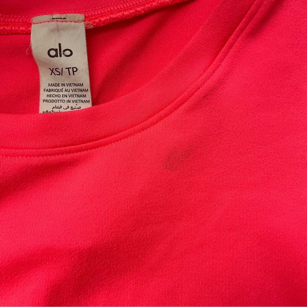 Alo Yoga Alosoft Crop Finesse Short Sleeve Fluorescent Pink Coral XS - Picture 5 of 7